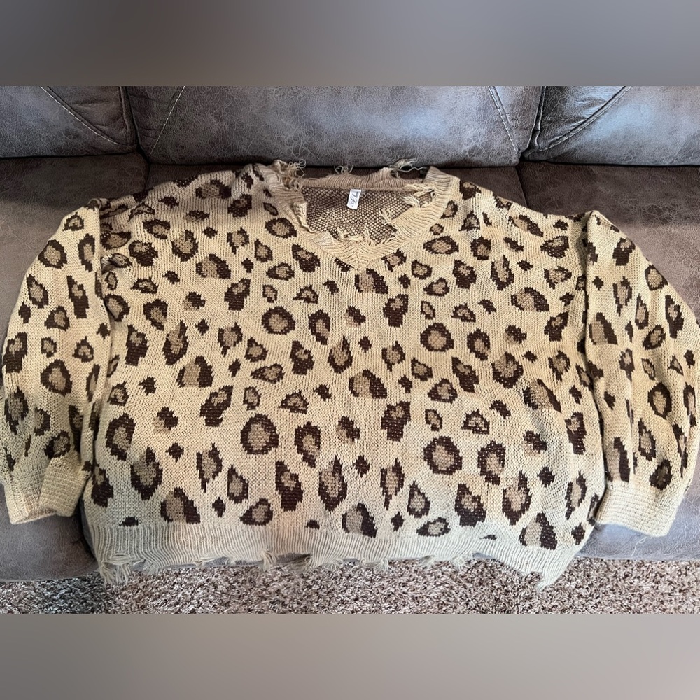 L love Animal Print Tattered look sweater - Ladies Med